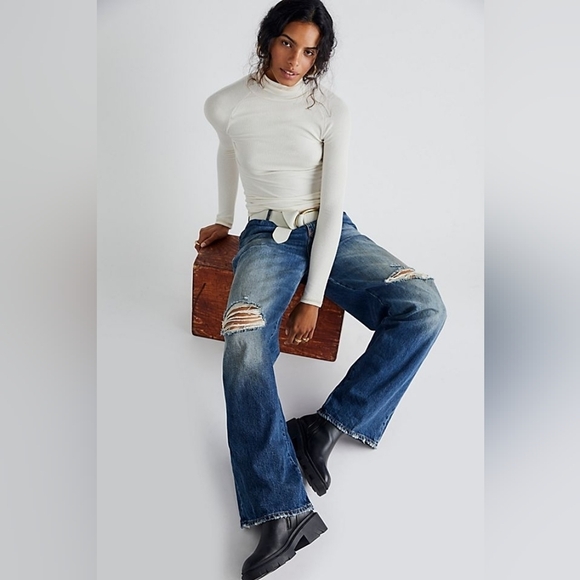 Free People CLOSED Nolin Relaxed Fit Distressed Blue Jeans Wide-Leg Italy Sz 31 - Picture 3 of 16